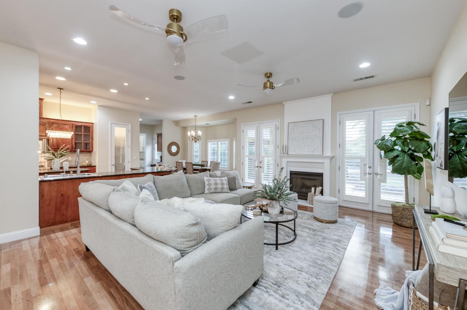 1565 S Indianola Ave, Sanger, CA 93657