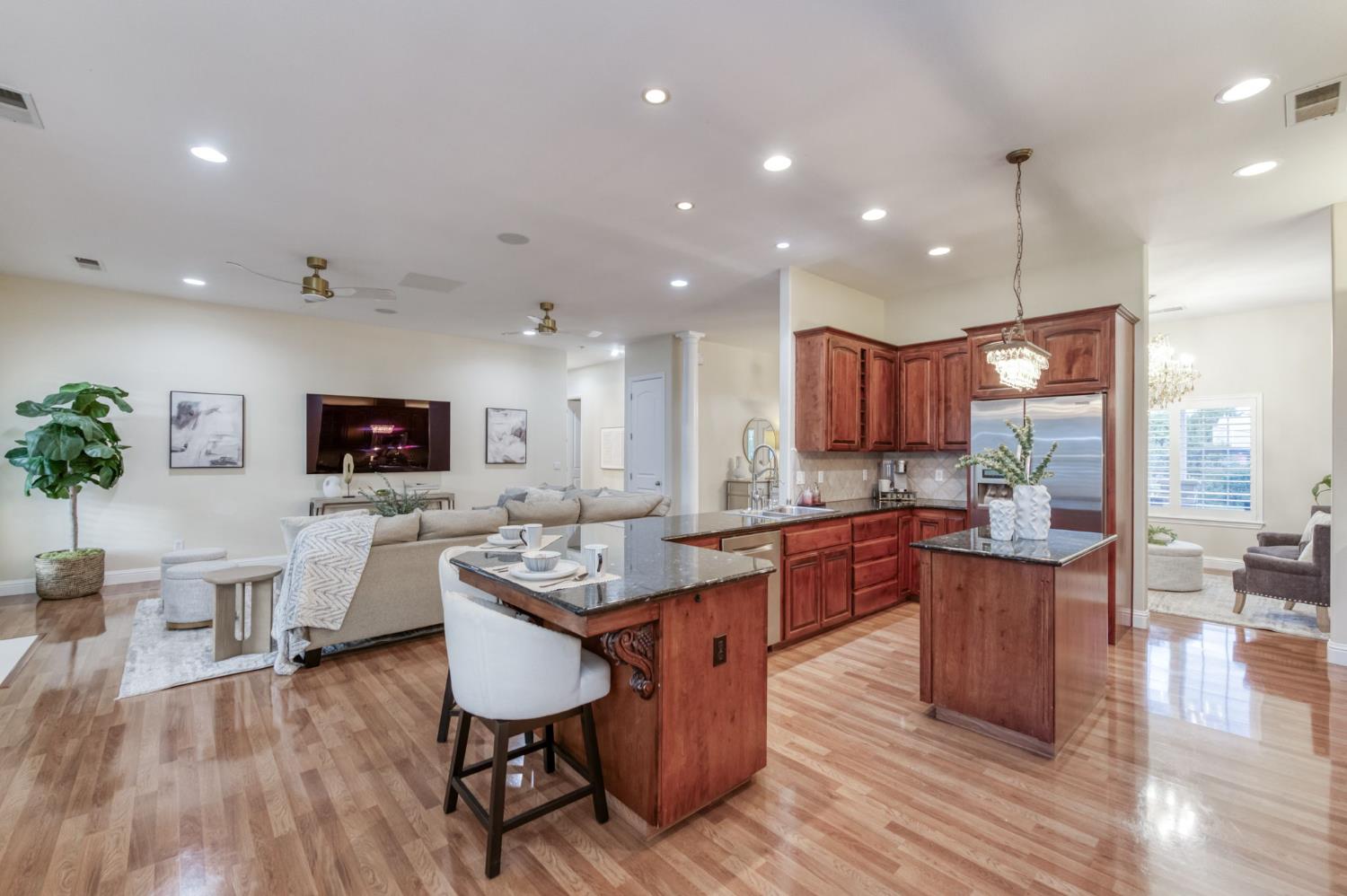 1565 S Indianola Ave, Sanger, CA 93657