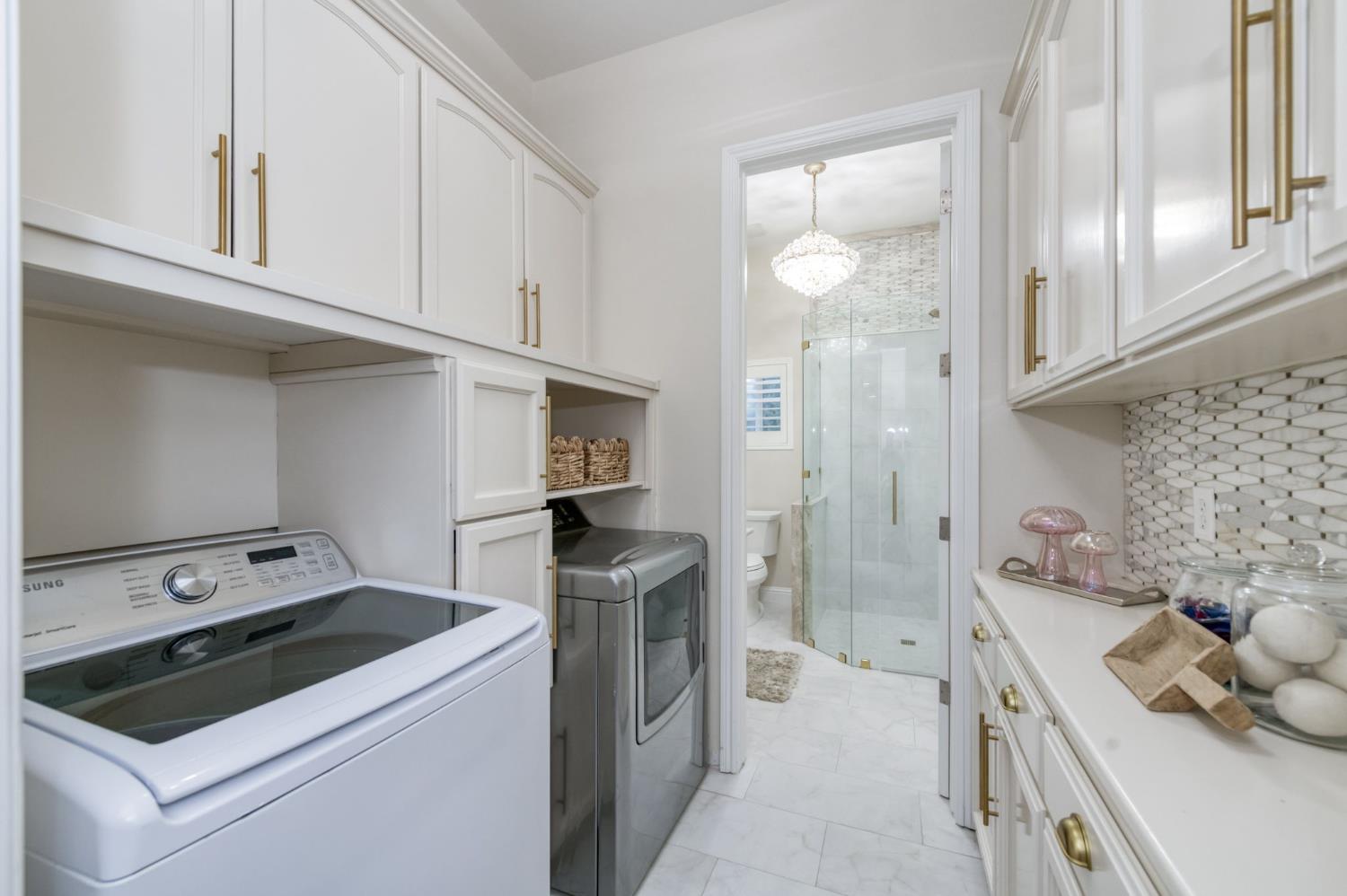 1565 S Indianola Ave, Sanger, CA 93657