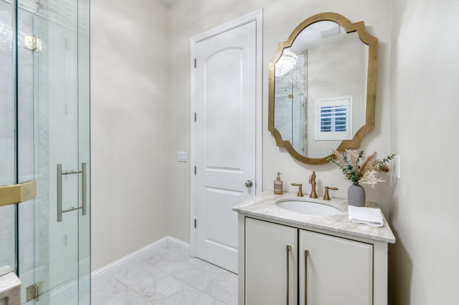 1565 S Indianola Ave, Sanger, CA 93657