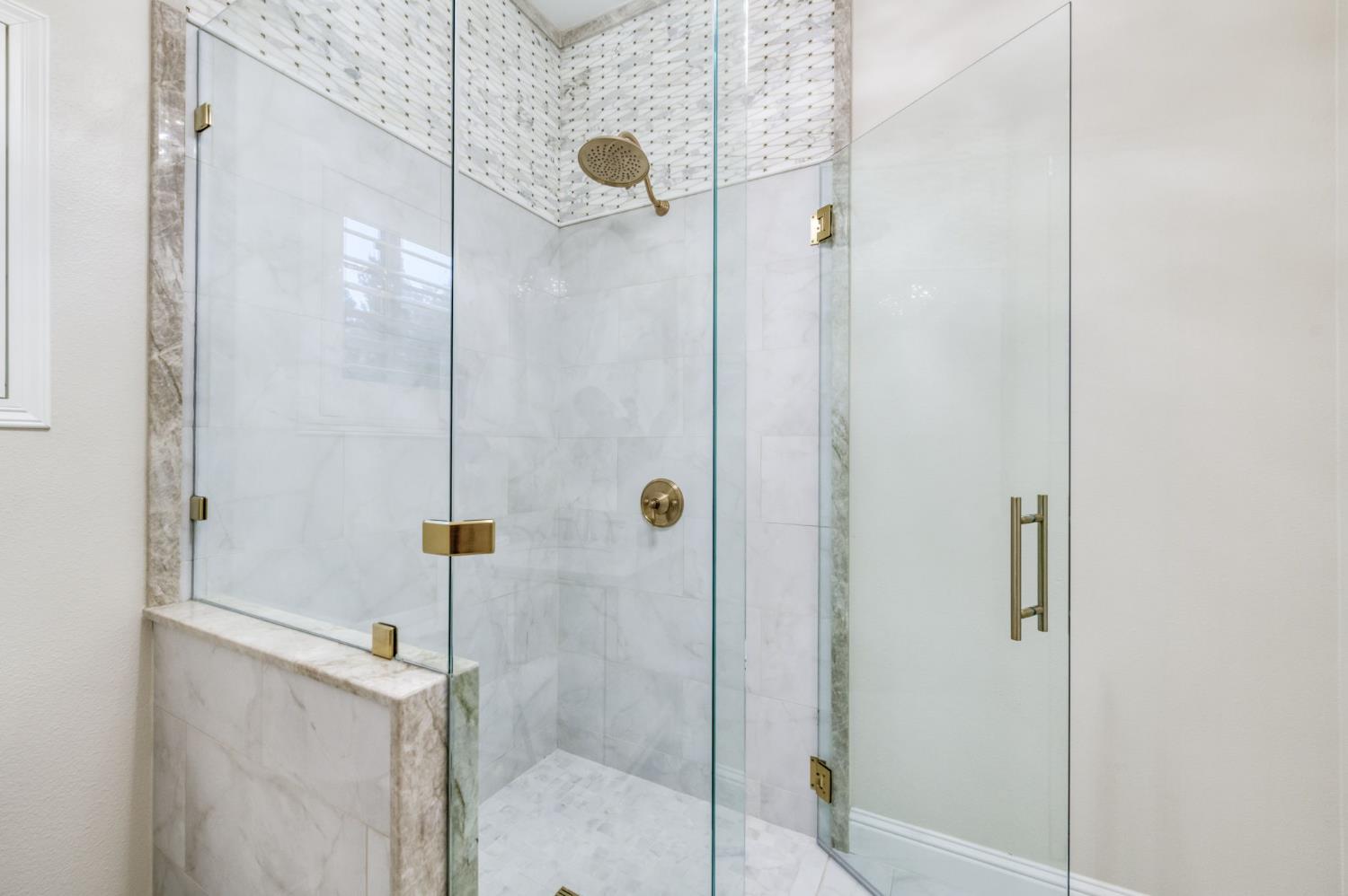 1565 S Indianola Ave, Sanger, CA 93657