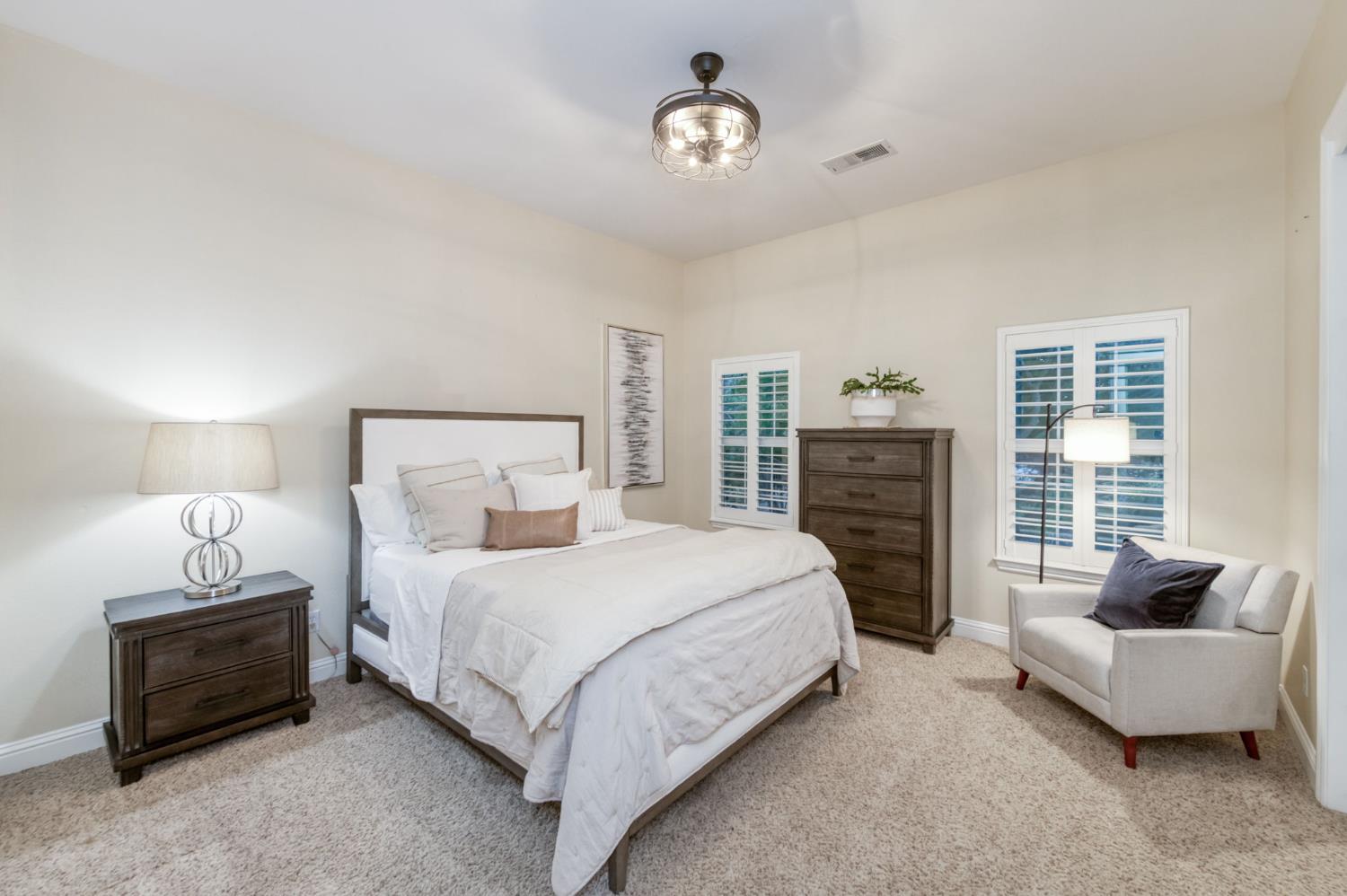 1565 S Indianola Ave, Sanger, CA 93657