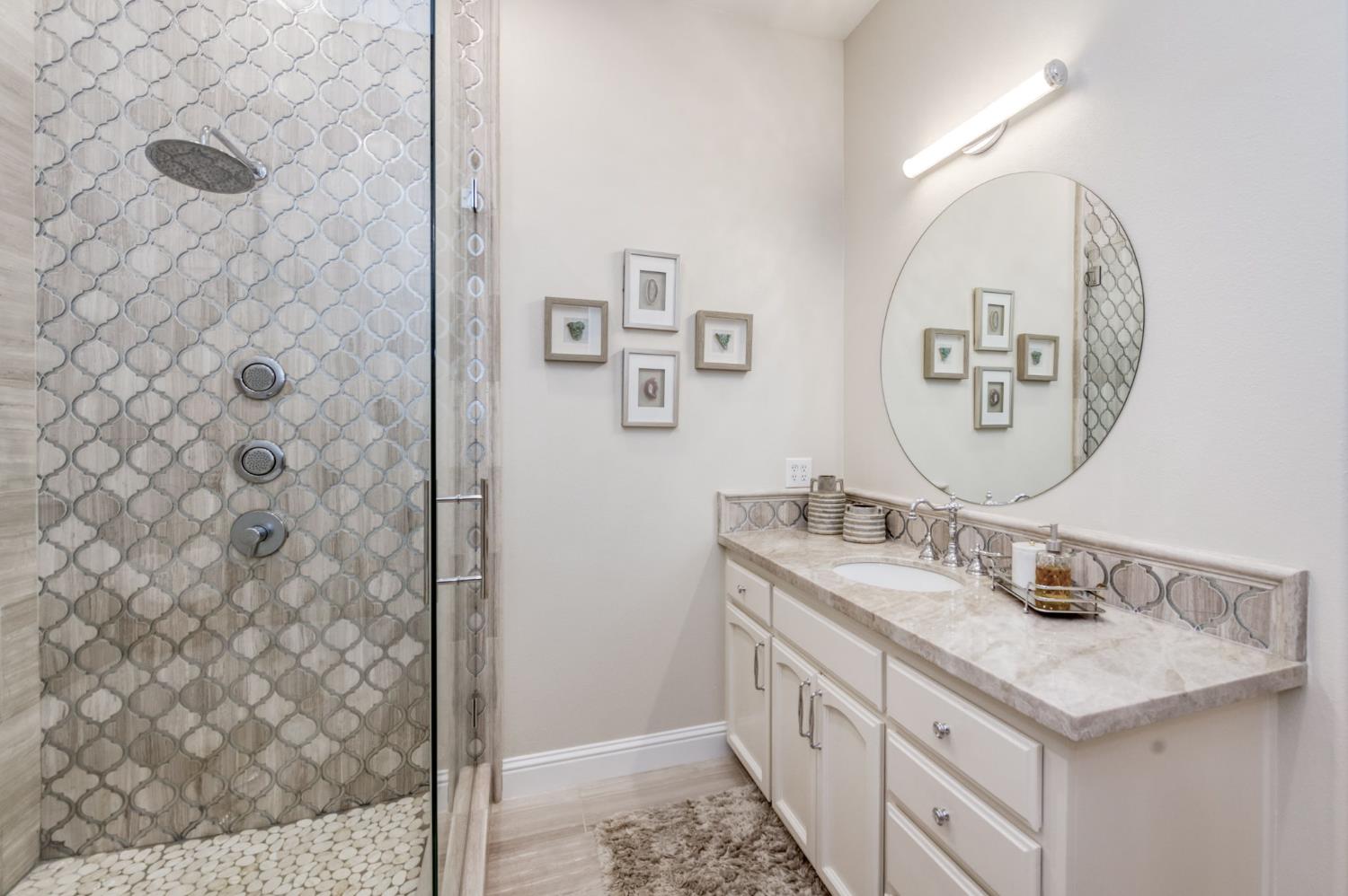 1565 S Indianola Ave, Sanger, CA 93657