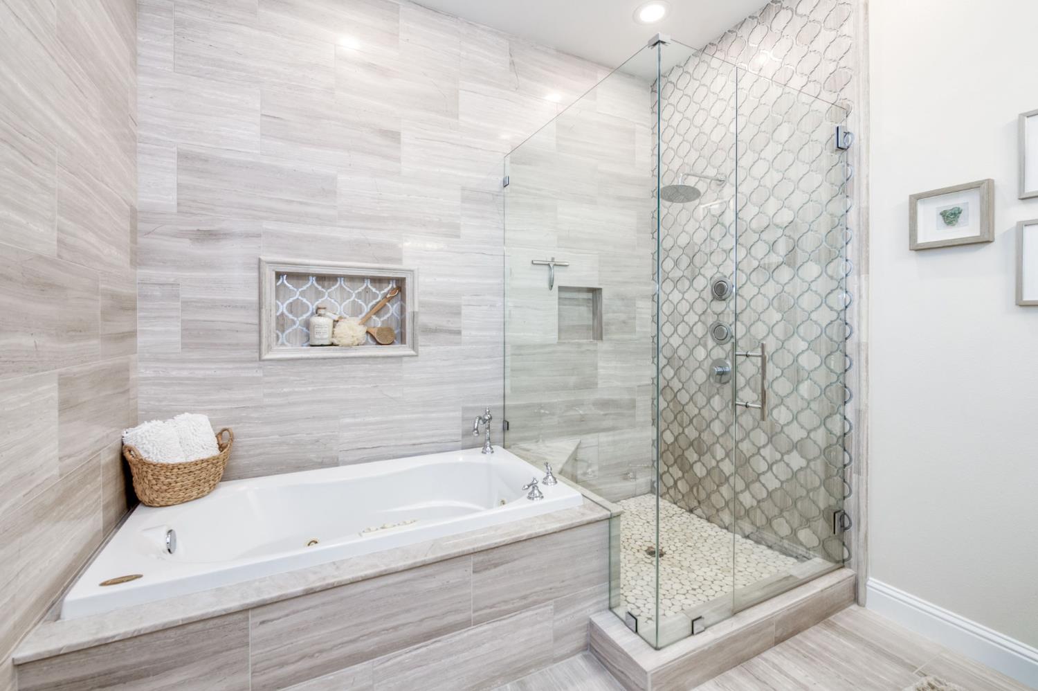 1565 S Indianola Ave, Sanger, CA 93657