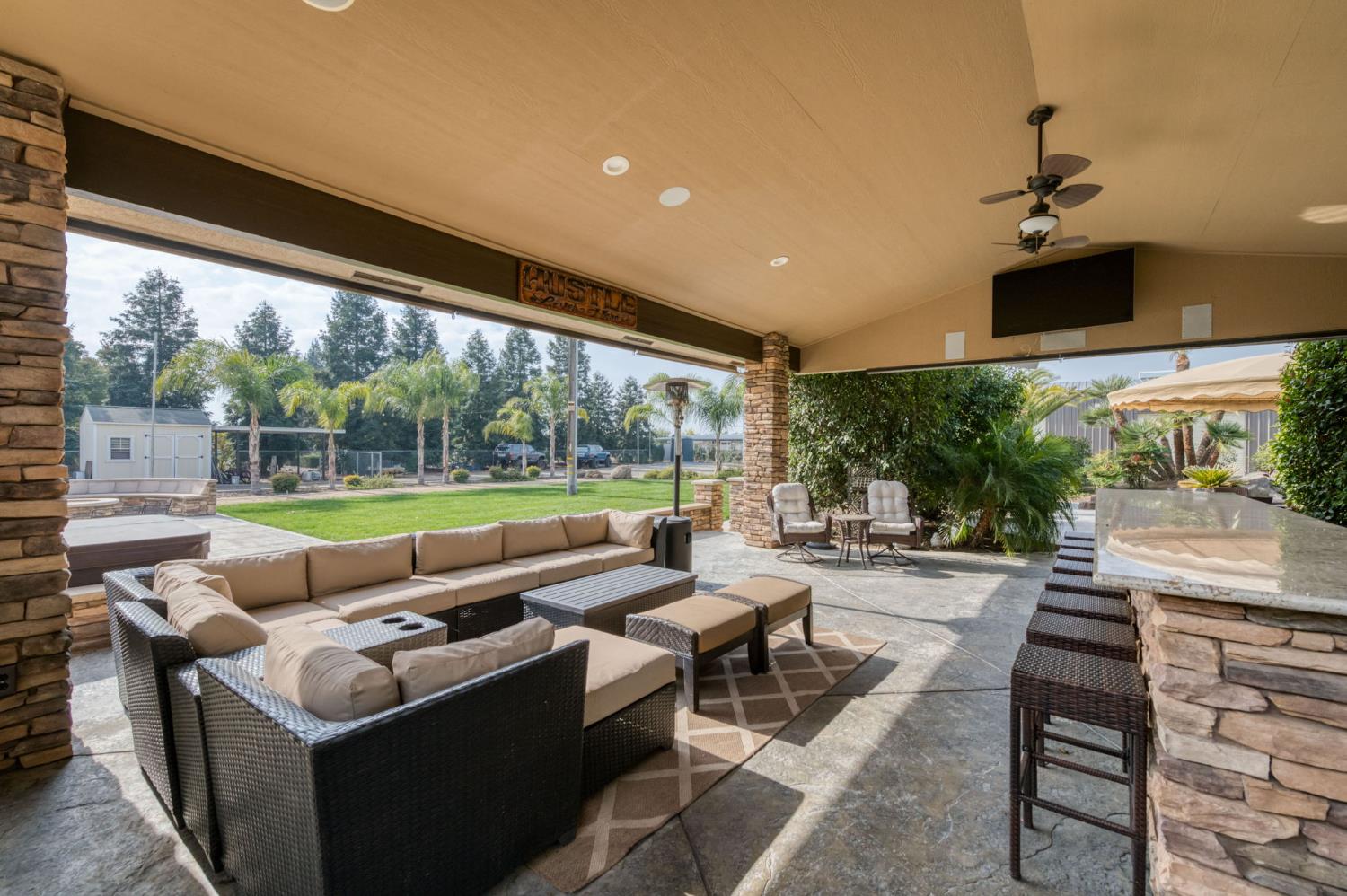 1565 S Indianola Ave, Sanger, CA 93657