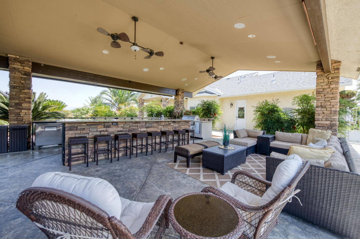 1565 S Indianola Ave, Sanger, CA 93657