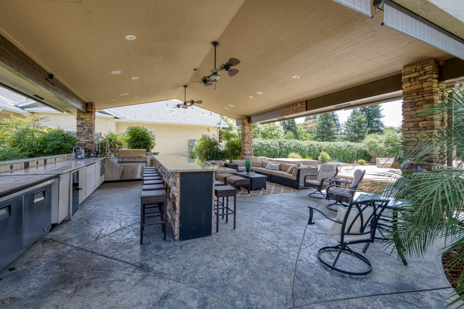 1565 S Indianola Ave, Sanger, CA 93657