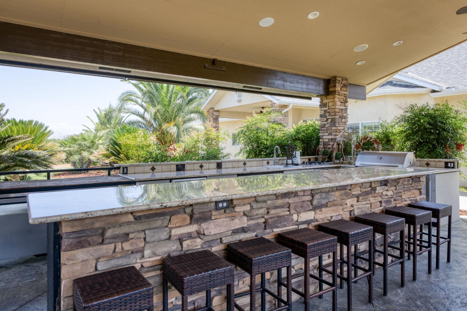 1565 S Indianola Ave, Sanger, CA 93657