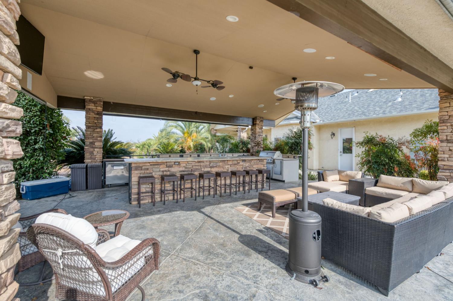 1565 S Indianola Ave, Sanger, CA 93657