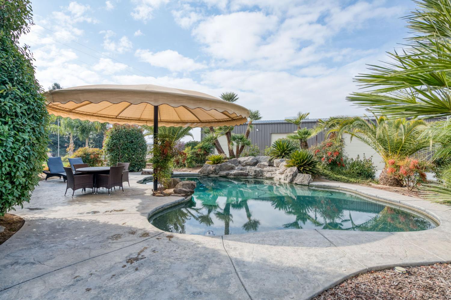 1565 S Indianola Ave, Sanger, CA 93657