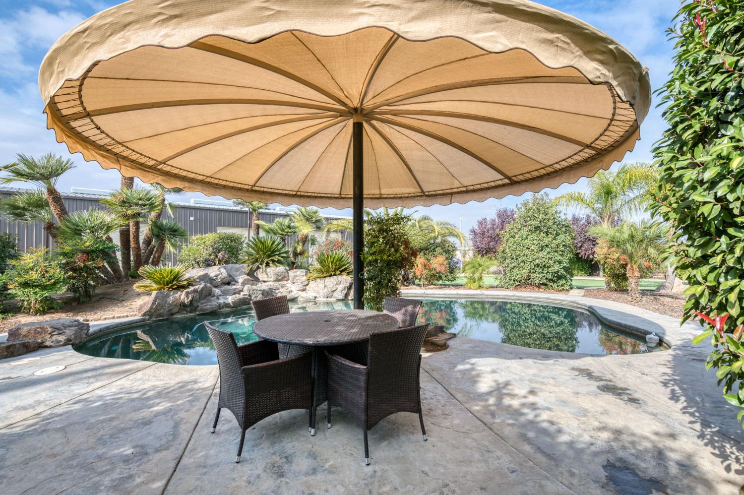 1565 S Indianola Ave, Sanger, CA 93657