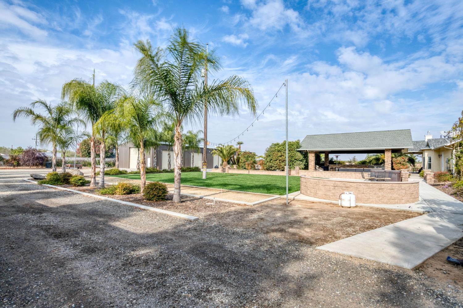 1565 S Indianola Ave, Sanger, CA 93657