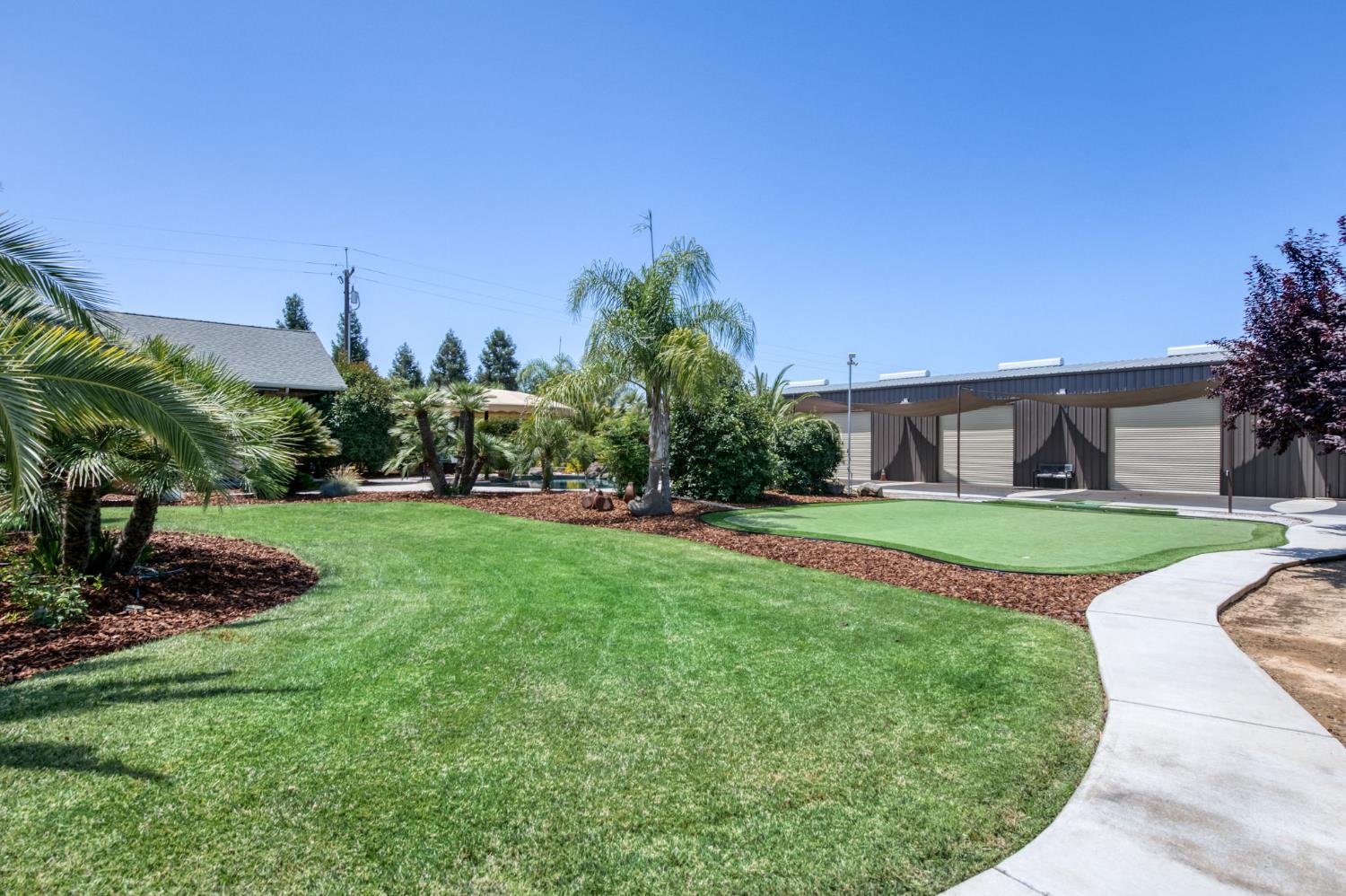 1565 S Indianola Ave, Sanger, CA 93657