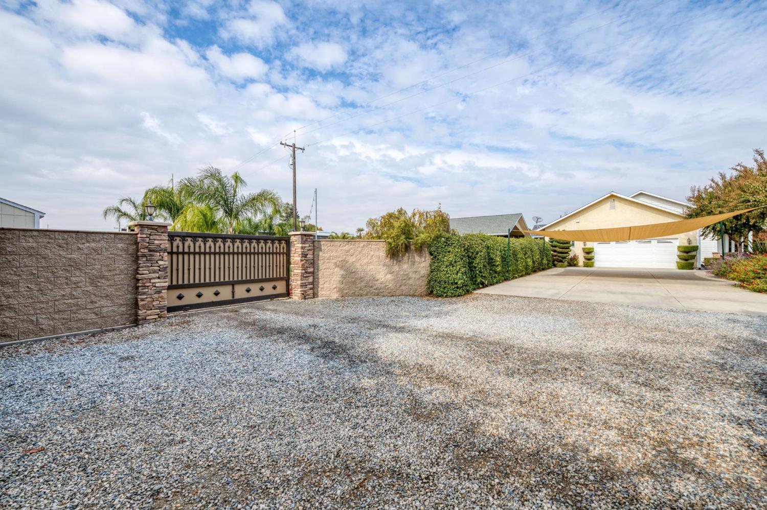 1565 S Indianola Ave, Sanger, CA 93657