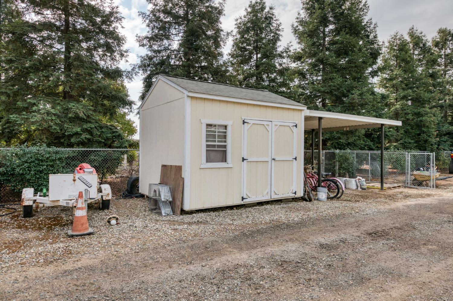 1565 S Indianola Ave, Sanger, CA 93657