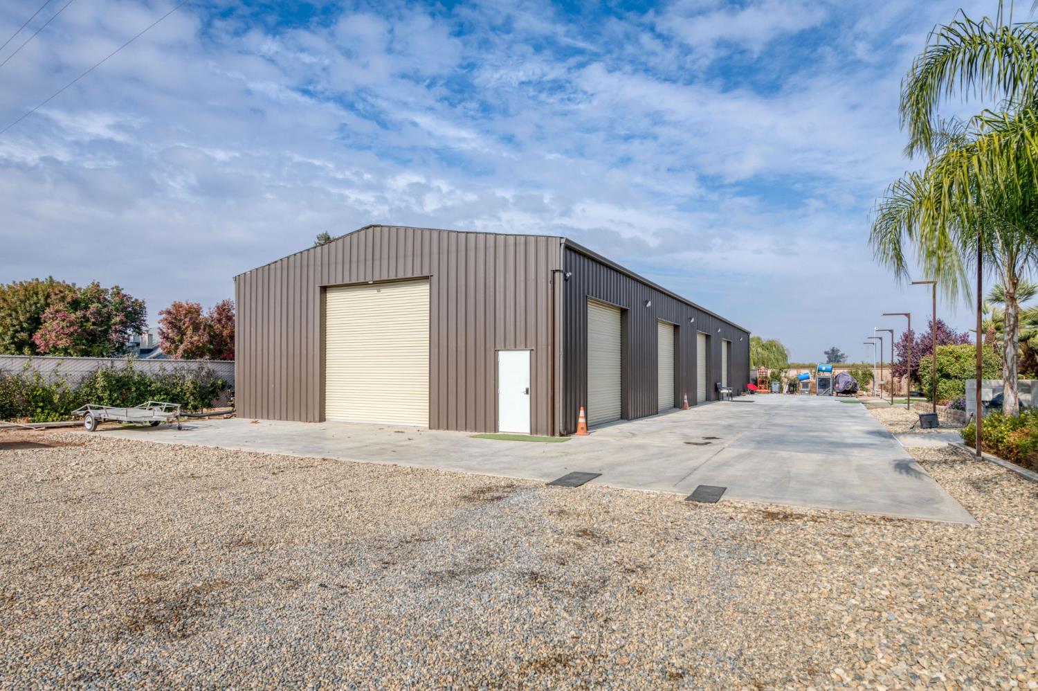 1565 S Indianola Ave, Sanger, CA 93657