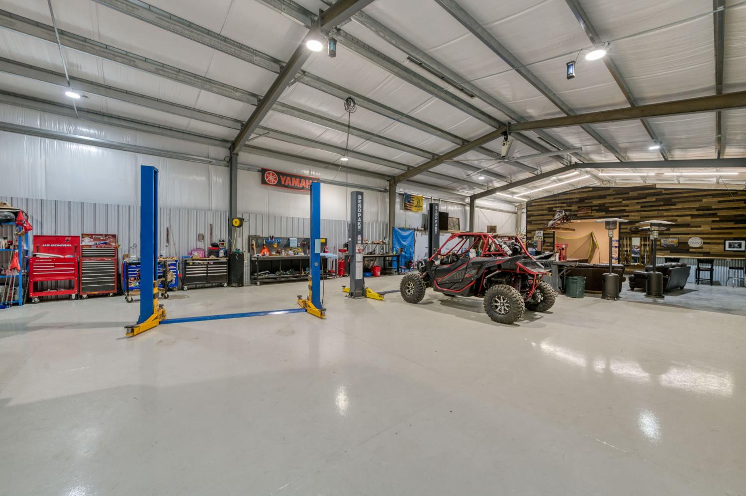 1565 S Indianola Ave, Sanger, CA 93657