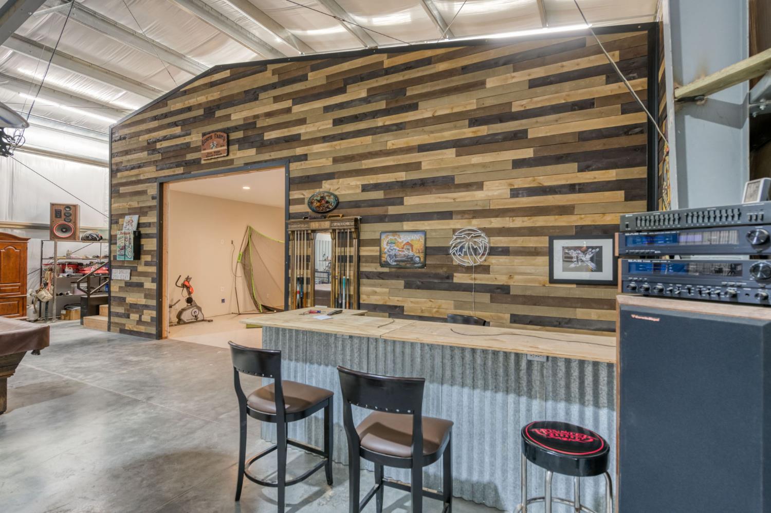 1565 S Indianola Ave, Sanger, CA 93657