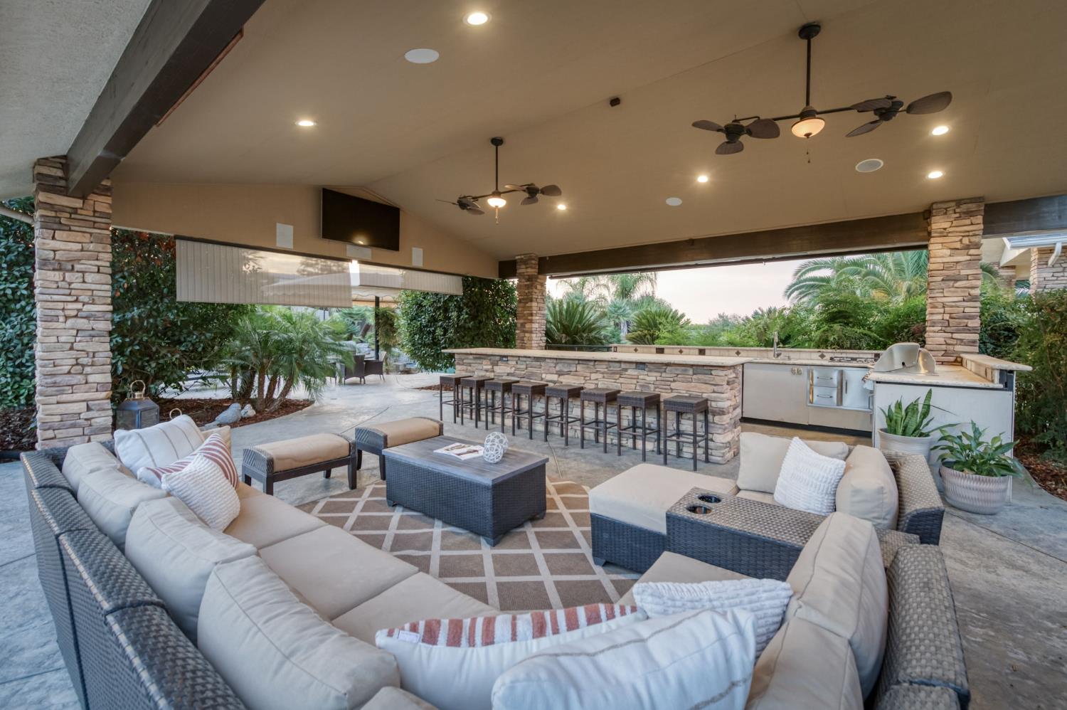 1565 S Indianola Ave, Sanger, CA 93657