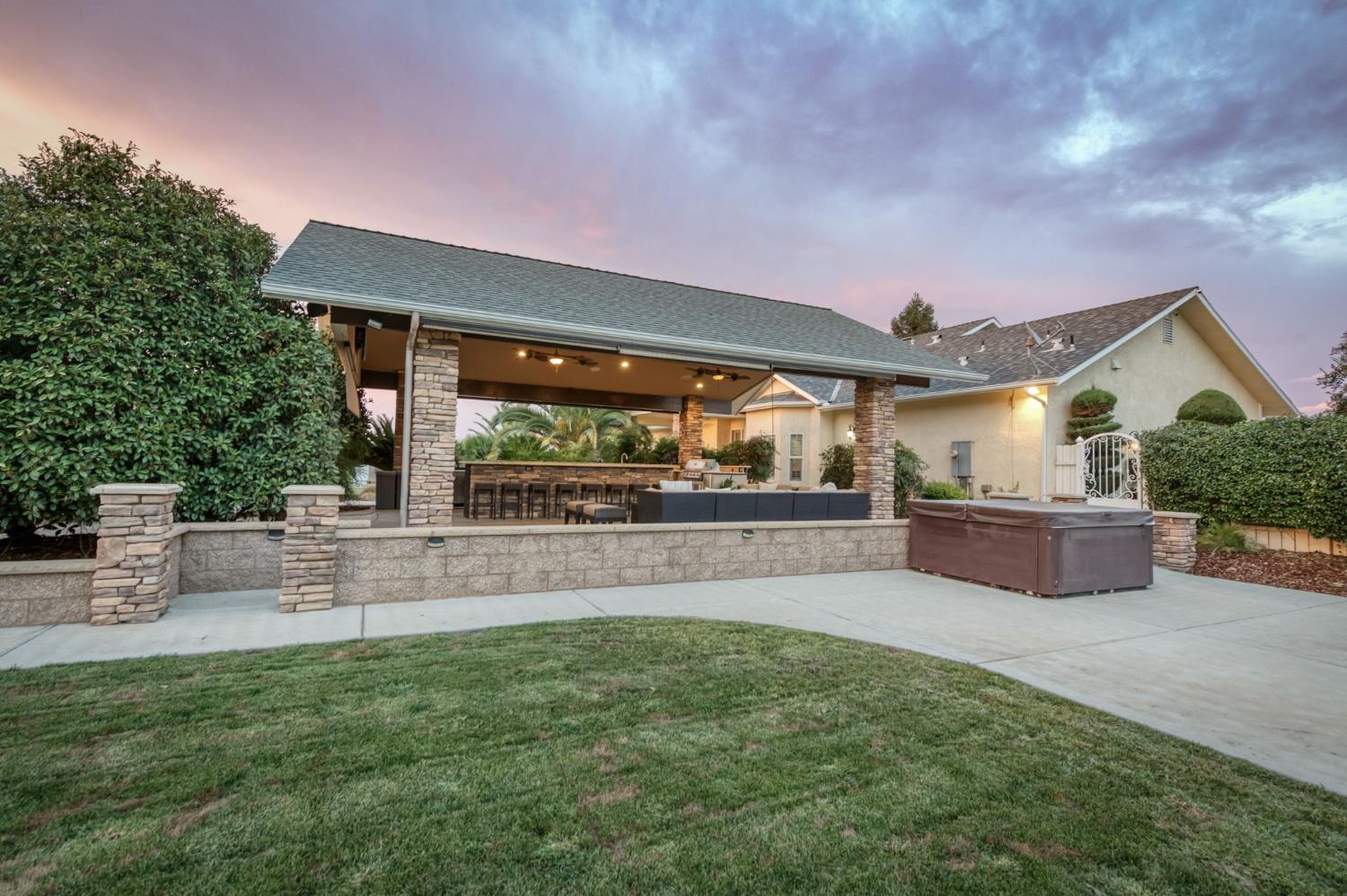 1565 S Indianola Ave, Sanger, CA 93657