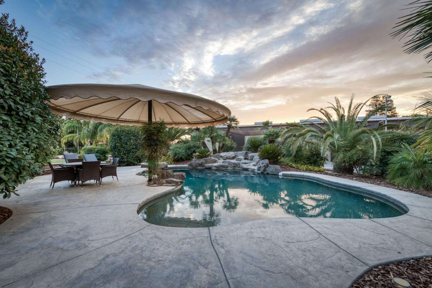 1565 S Indianola Ave, Sanger, CA 93657