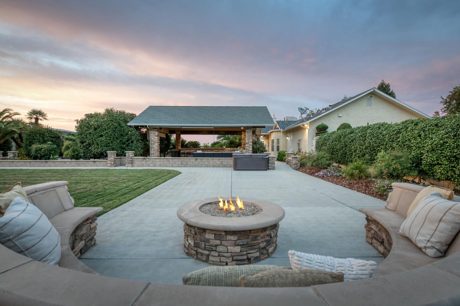 1565 S Indianola Ave, Sanger, CA 93657