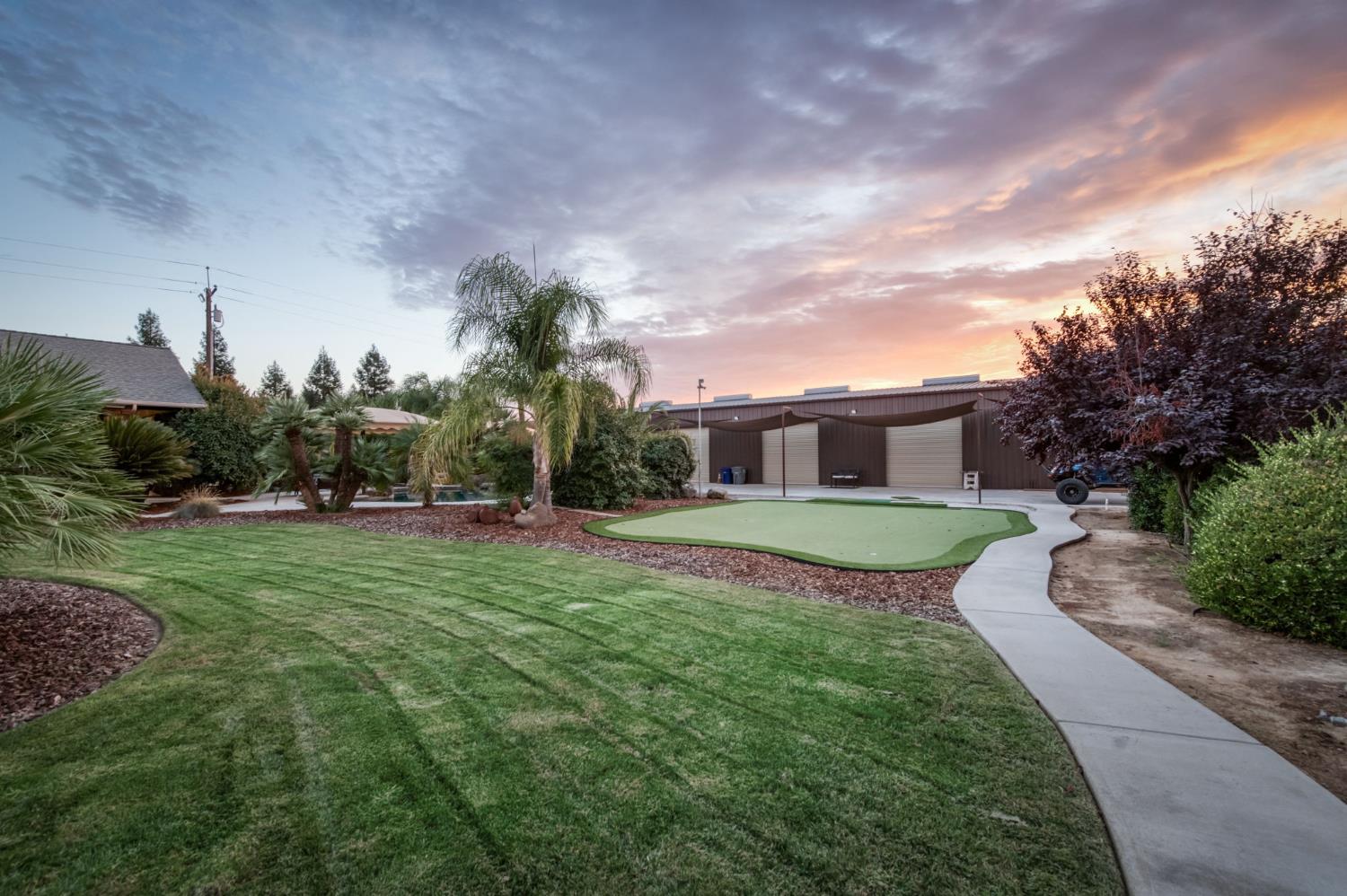 1565 S Indianola Ave, Sanger, CA 93657