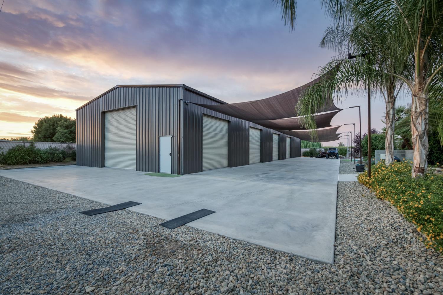 1565 S Indianola Ave, Sanger, CA 93657