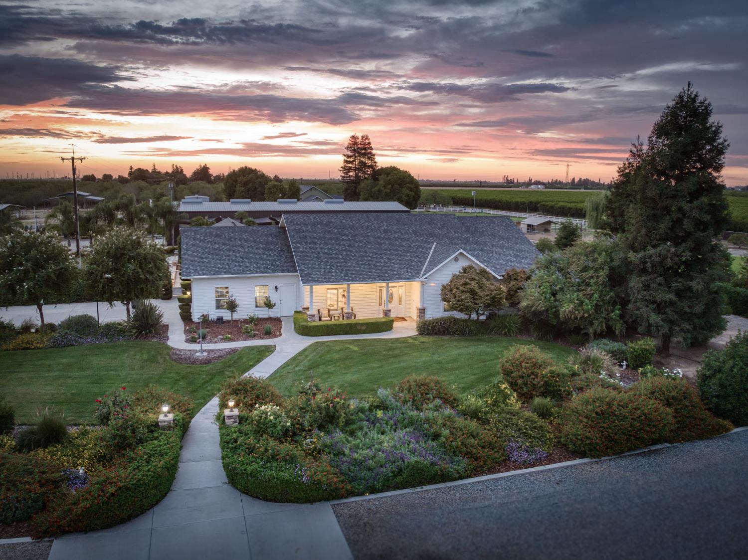 1565 S Indianola Ave, Sanger, CA 93657