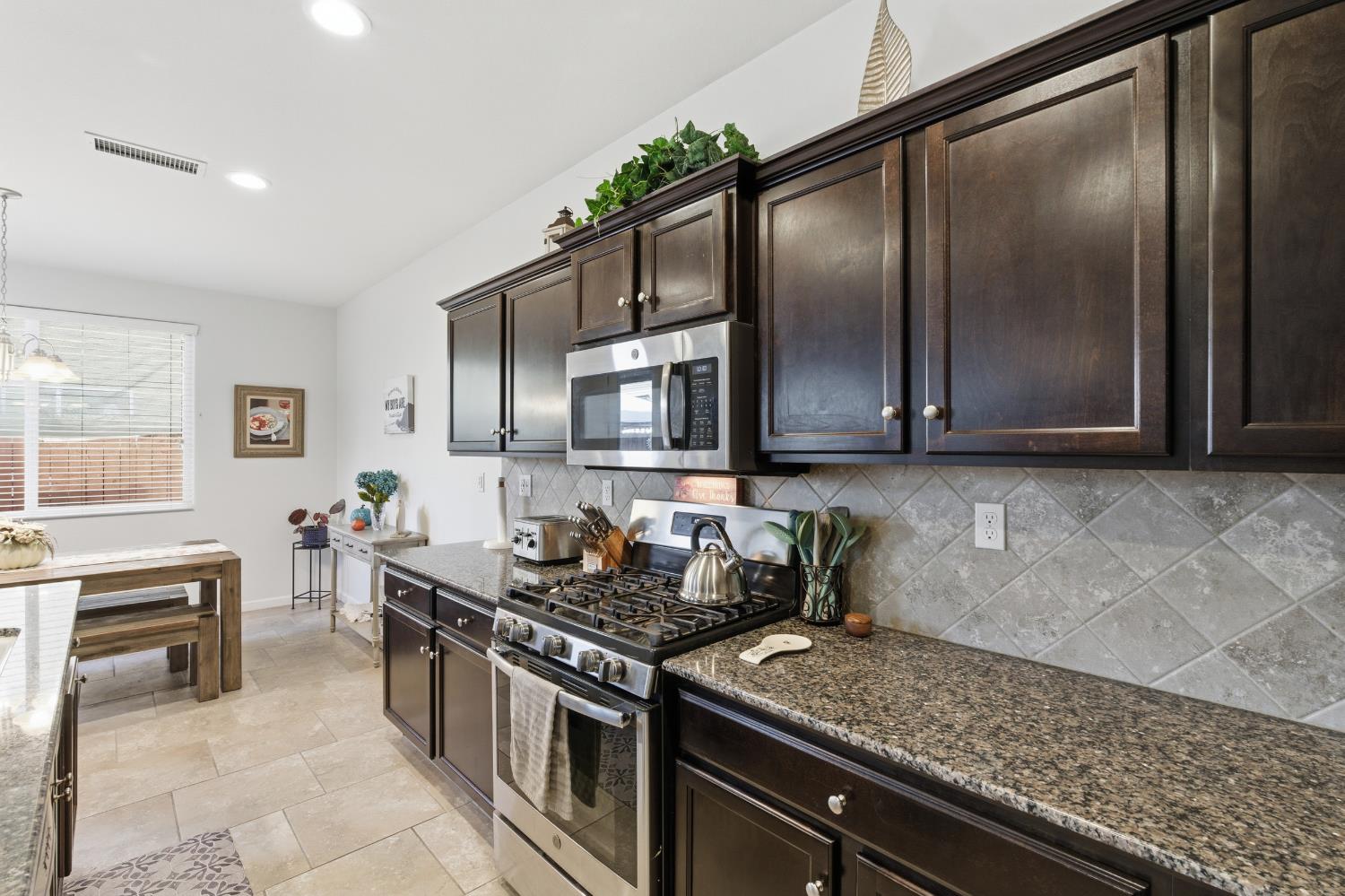 2449 Lombard Ln, Clovis, CA 93619