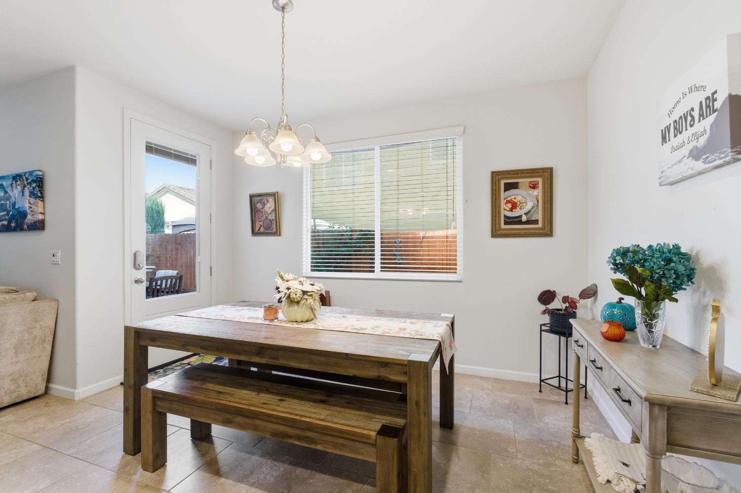 2449 Lombard Ln, Clovis, CA 93619