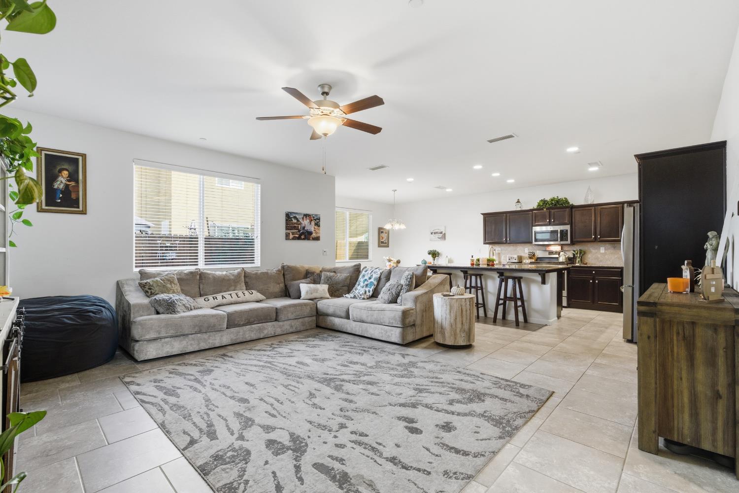 2449 Lombard Ln, Clovis, CA 93619