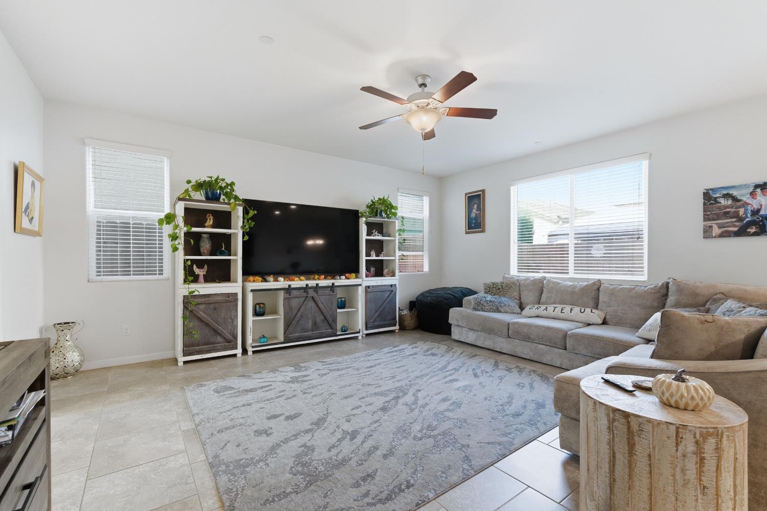 2449 Lombard Ln, Clovis, CA 93619