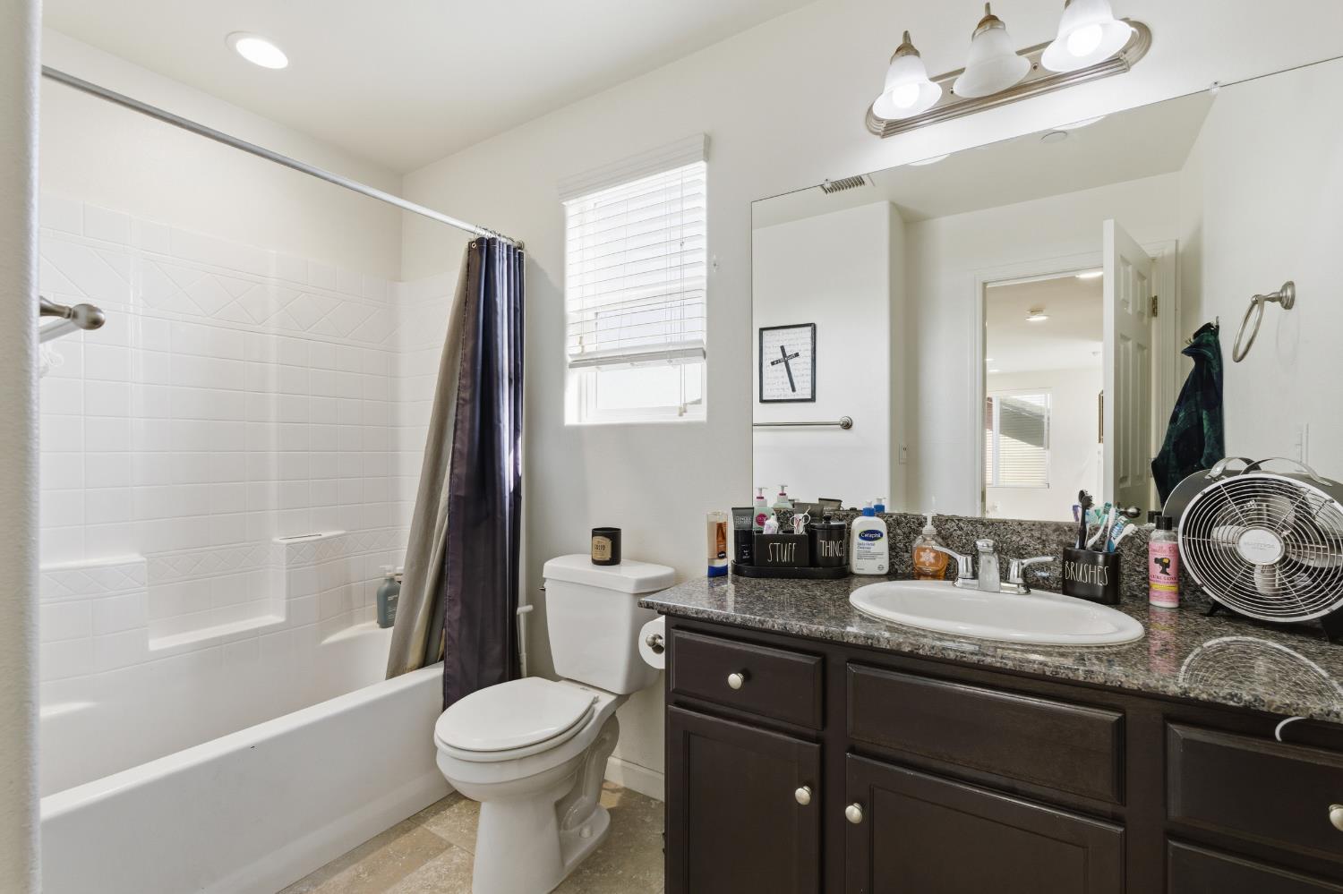 2449 Lombard Ln, Clovis, CA 93619