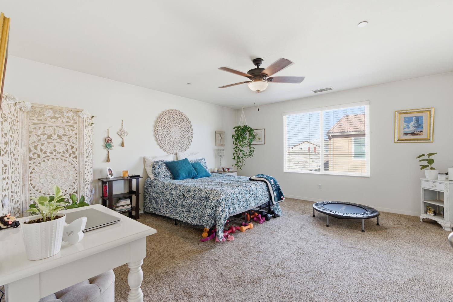 2449 Lombard Ln, Clovis, CA 93619