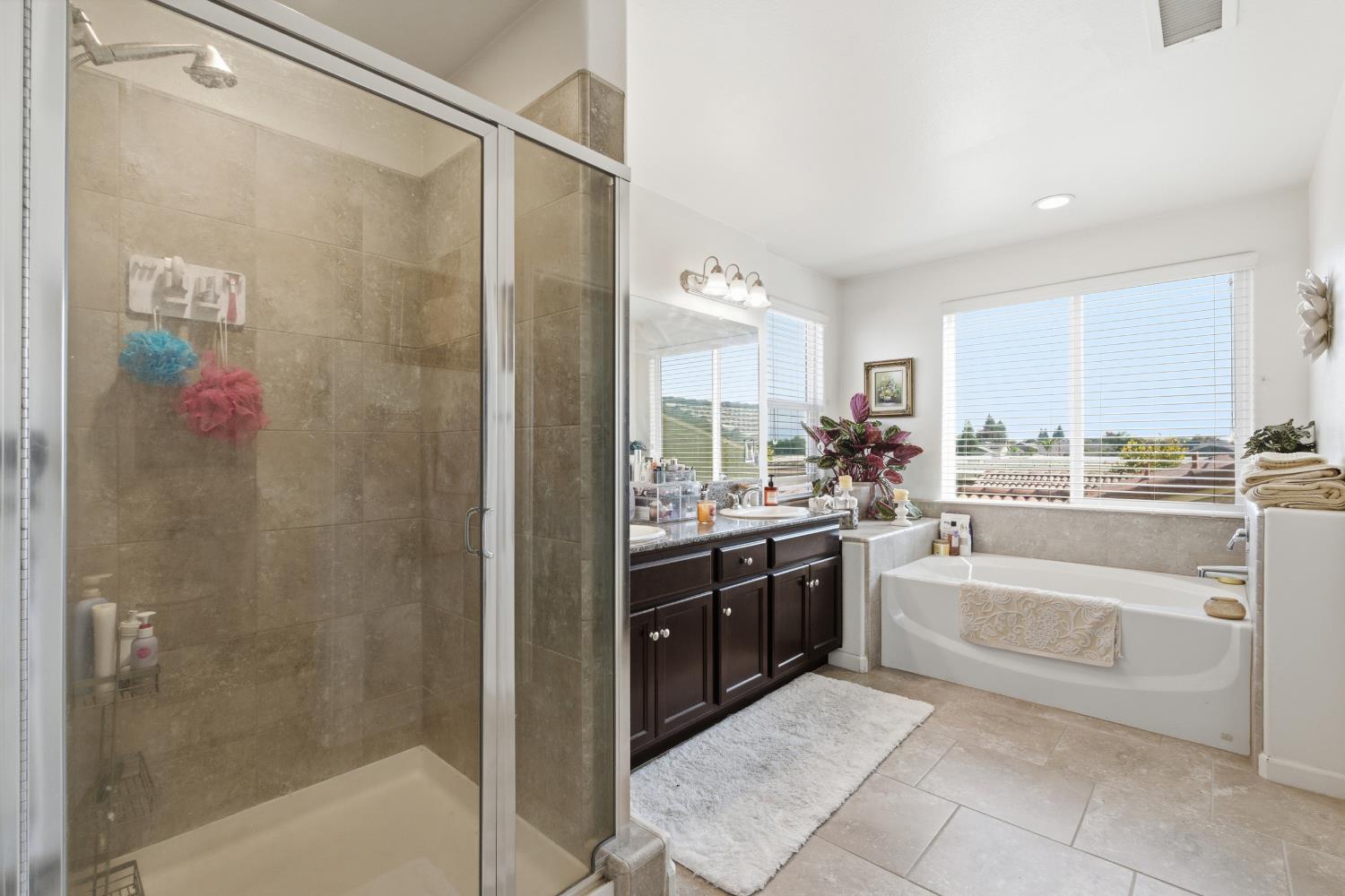 2449 Lombard Ln, Clovis, CA 93619