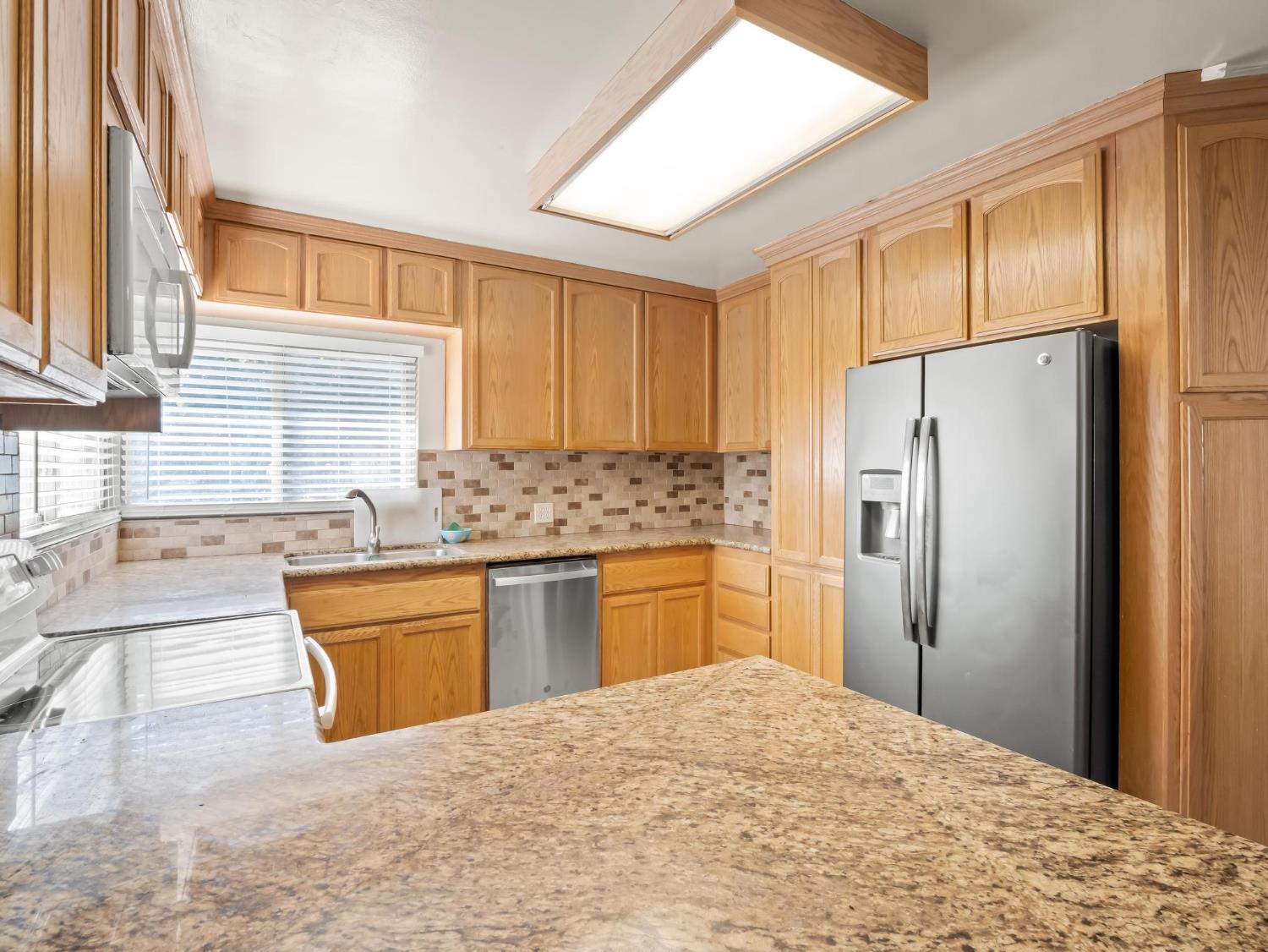 5454 N Floyd Ave, Fresno, CA 93723