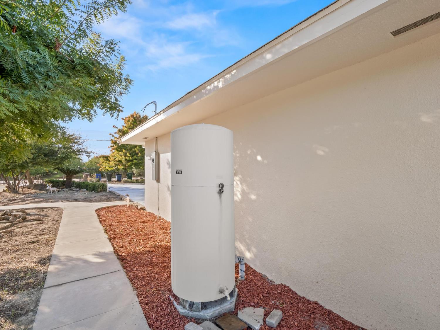 5454 N Floyd Ave, Fresno, CA 93723