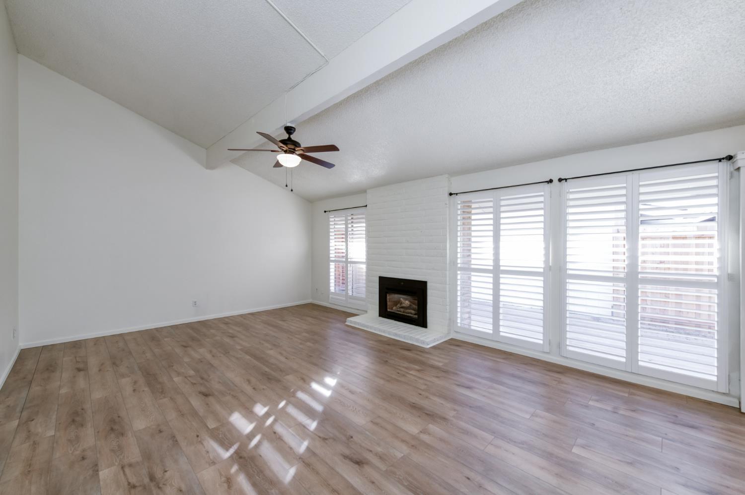 1068 W Browning Ave #B, Fresno, CA 93711