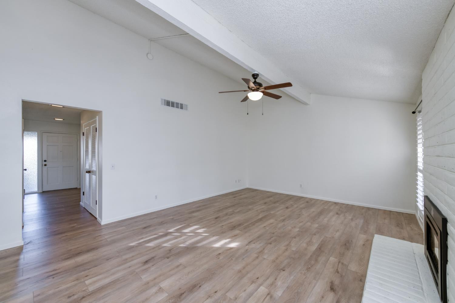 1068 W Browning Ave #B, Fresno, CA 93711