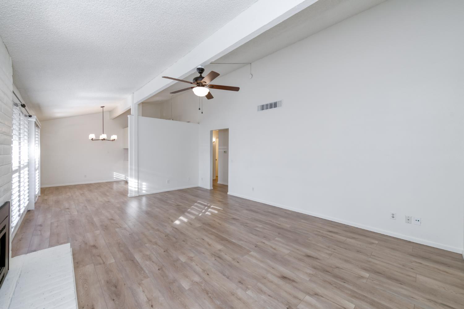 1068 W Browning Ave #B, Fresno, CA 93711