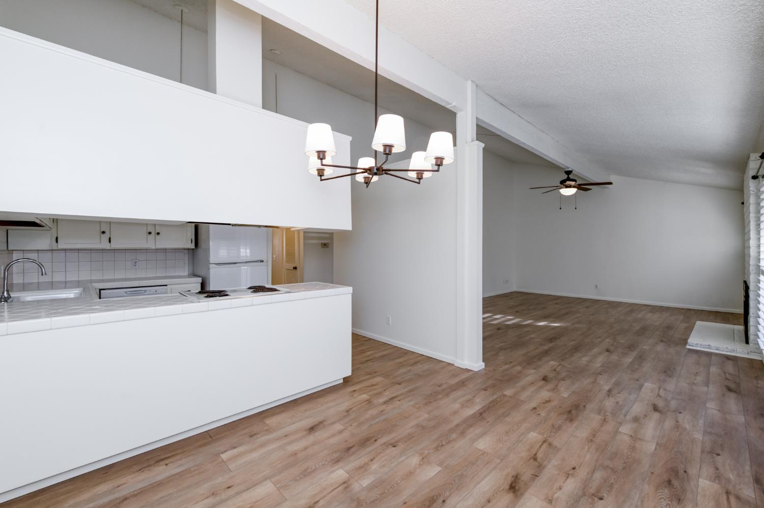 1068 W Browning Ave #B, Fresno, CA 93711