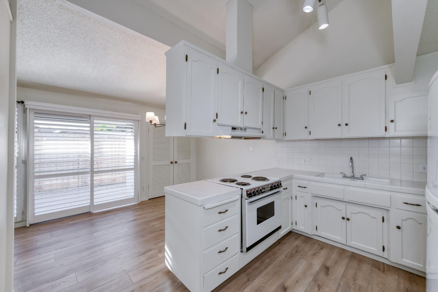 1068 W Browning Ave #B, Fresno, CA 93711