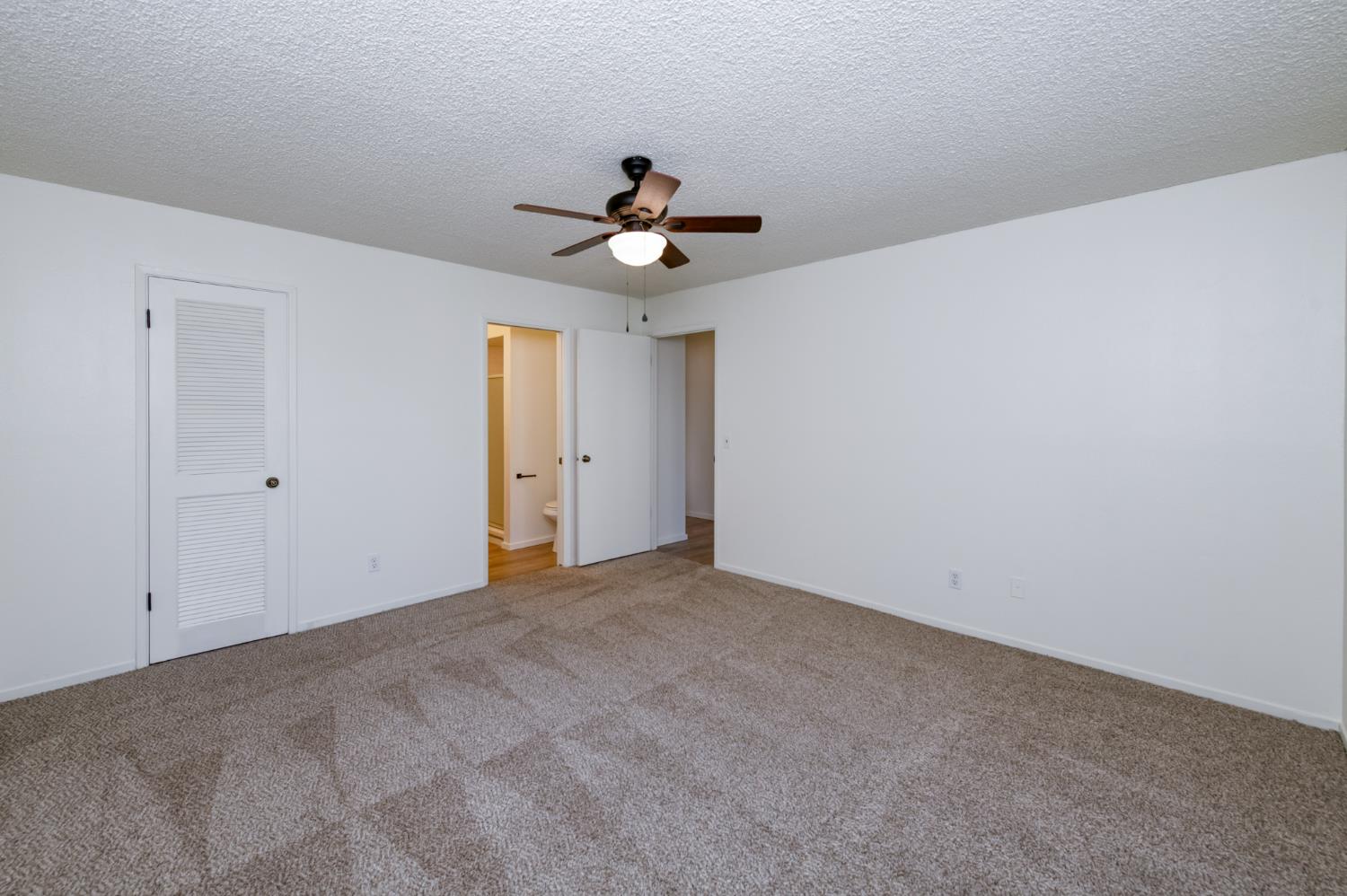 1068 W Browning Ave #B, Fresno, CA 93711