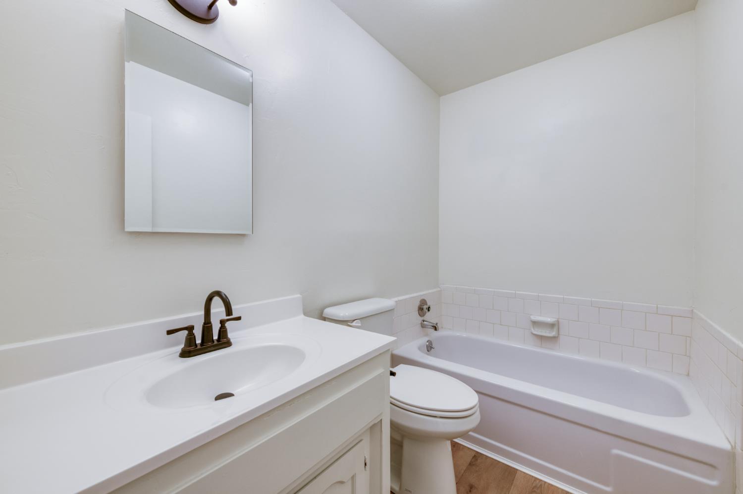 1068 W Browning Ave #B, Fresno, CA 93711