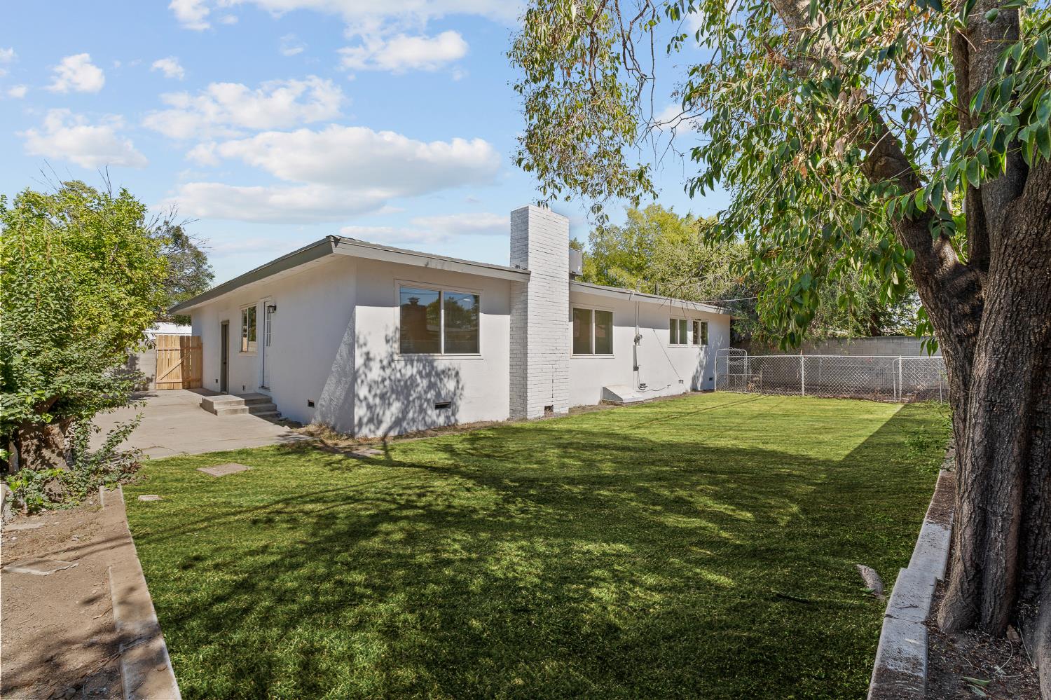 2972 E Northdale Ave, Fresno, CA 93726