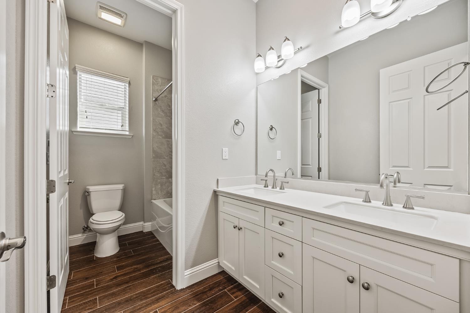 1836 E Bella Rosa Ave, Fresno, CA 93730