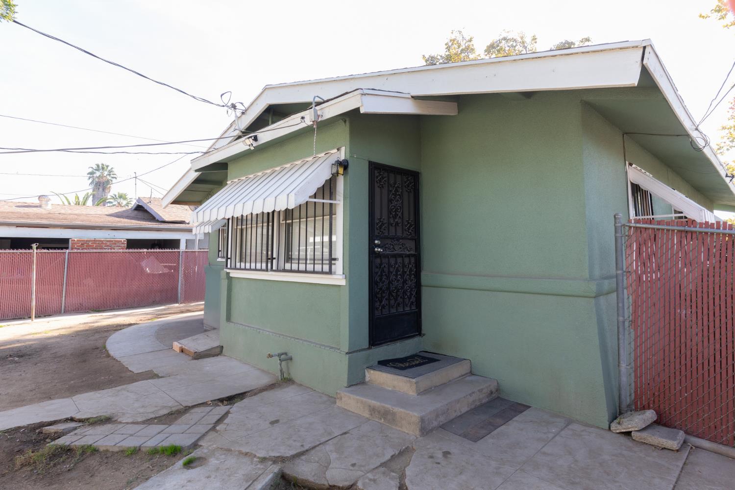 3205 E Liberty Ave, Fresno, CA 93702