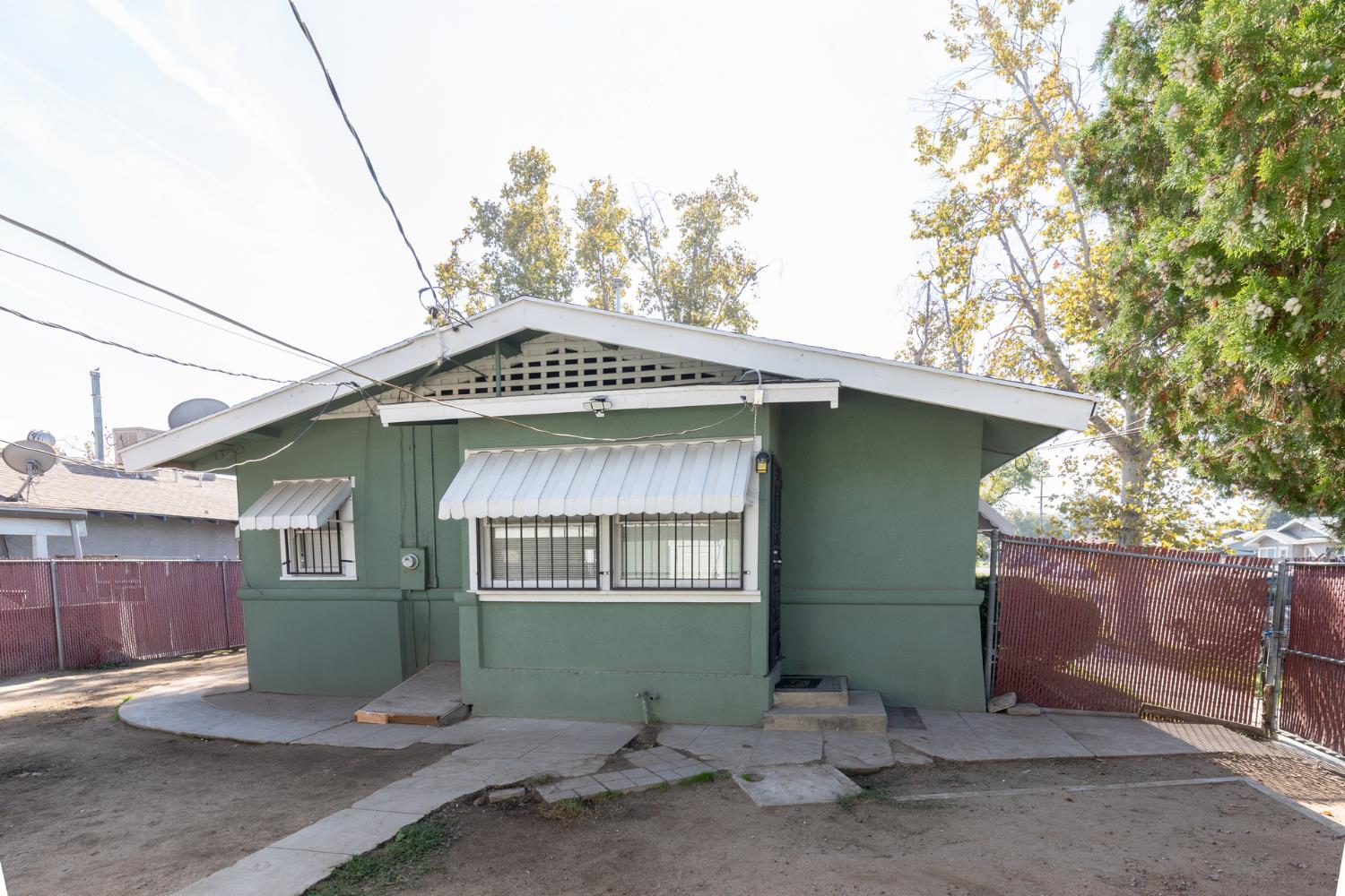 3205 E Liberty Ave, Fresno, CA 93702