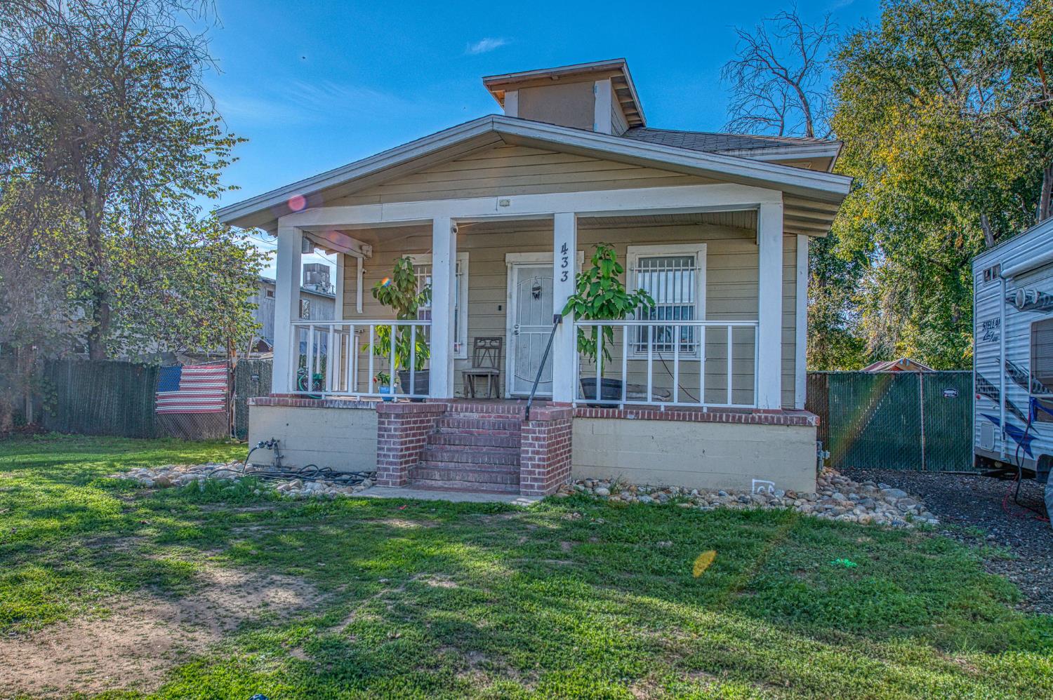 433 N Glenn Ave, Fresno, CA 93701